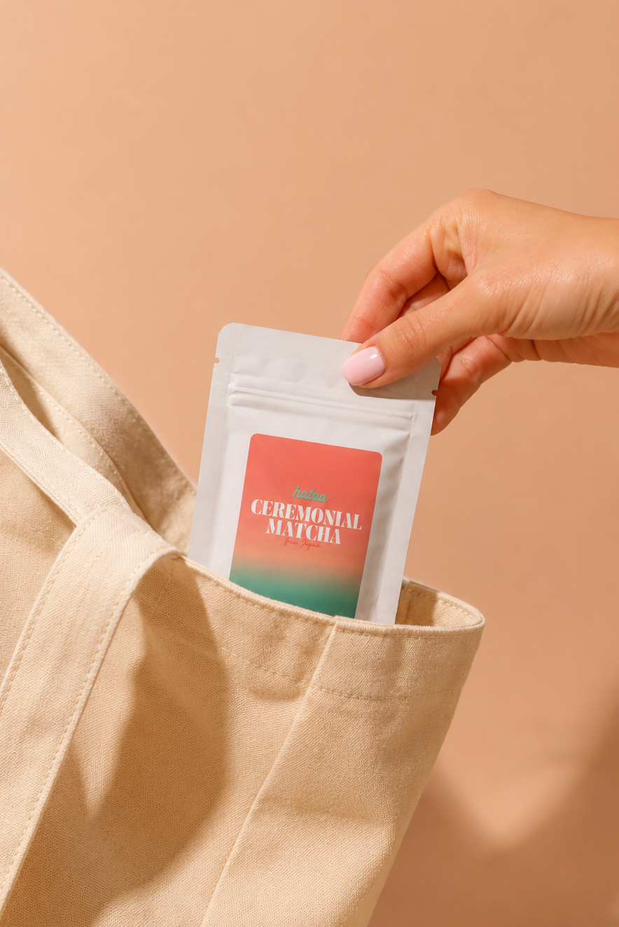 Ceremonial matcha pouch carried for a daily wellness and energy ritual. Hotea. Ceremonial matcha powder in a portable pouch for natural energy throughout the day